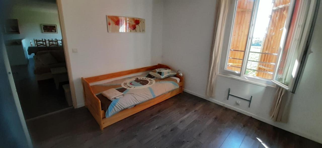 Le Gite Des Cinq Cepages Fréjus 外观 照片